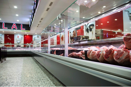 Какое торговое оборудование необходимо для мясного магазина