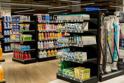 На что нужно обратить внимание при выборе торгового оборудования для магазина хозтоваров