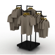 Держатель для одежды с подиумом на колесах